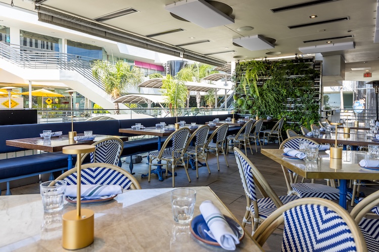 The outdoor patio at Ospi Brentwood.